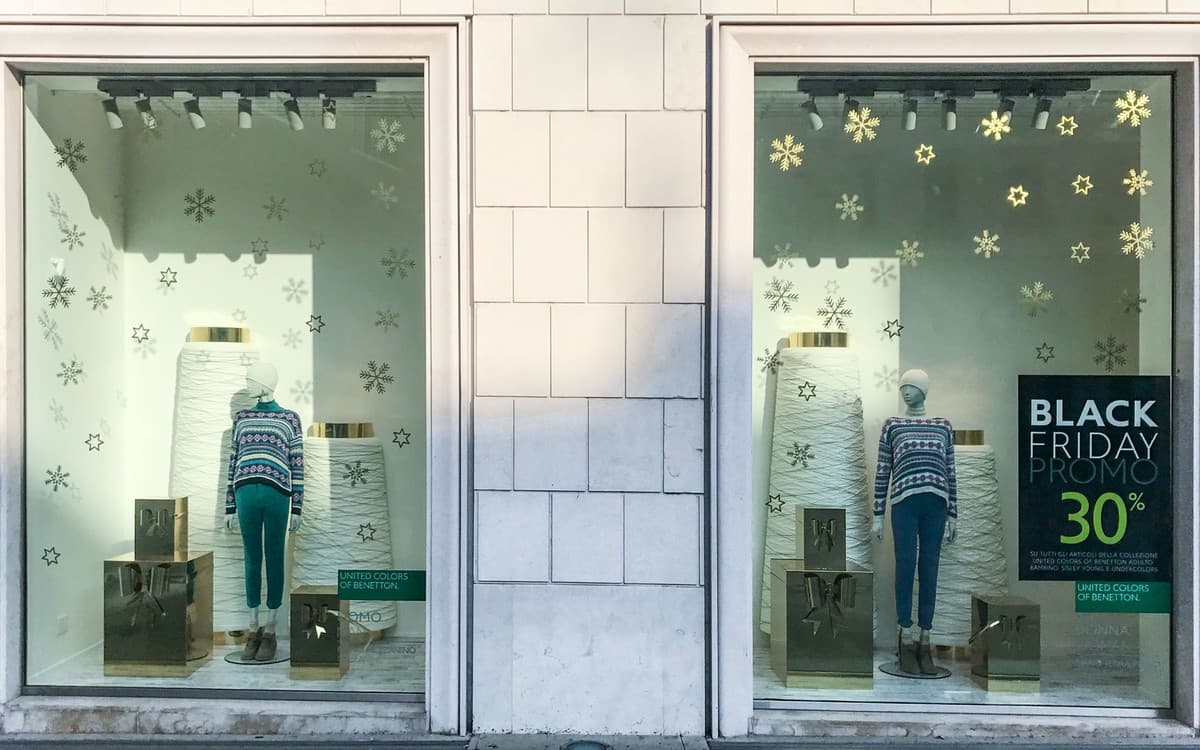 Retail Window Display Benetton